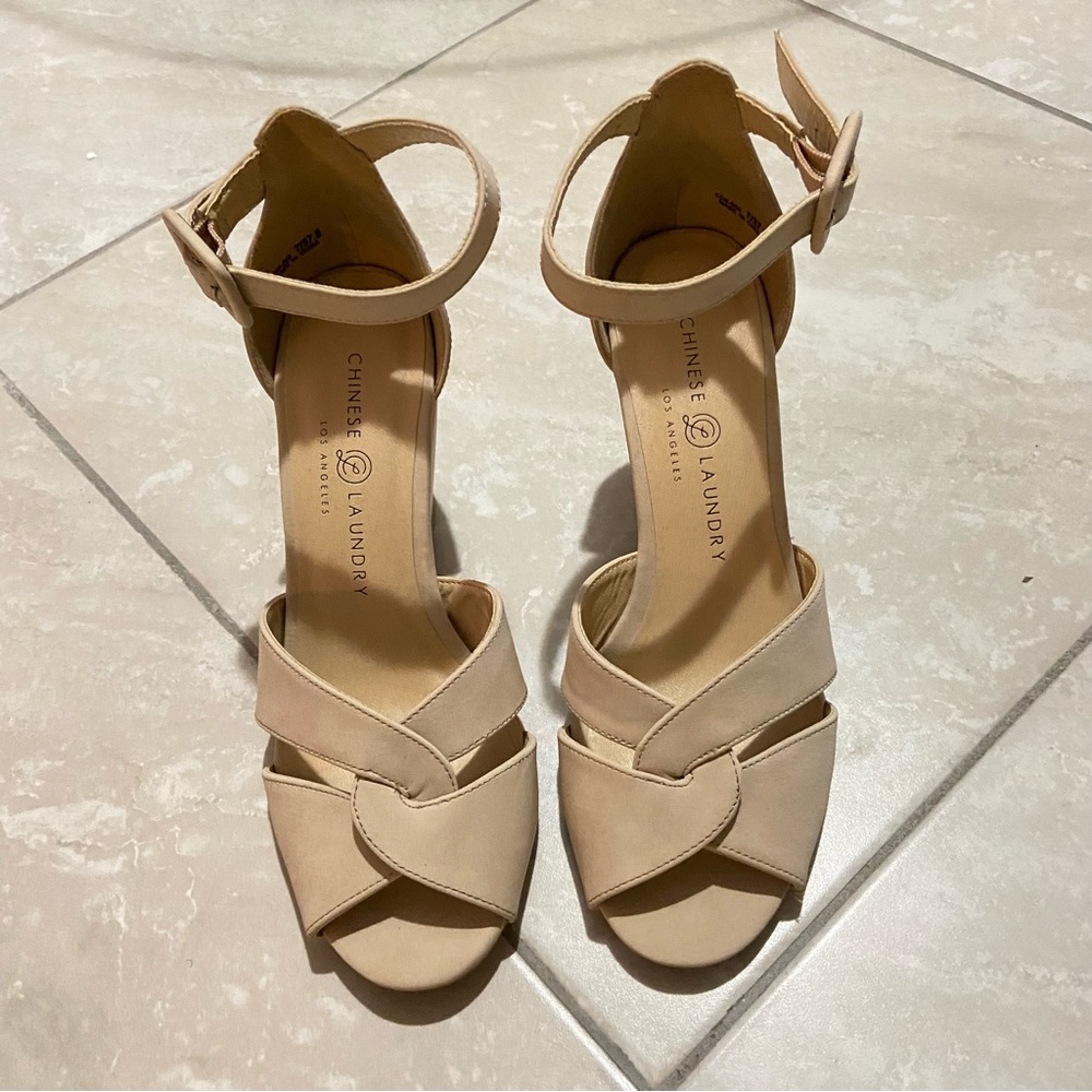Chinese Laundry Wedges Size 7M